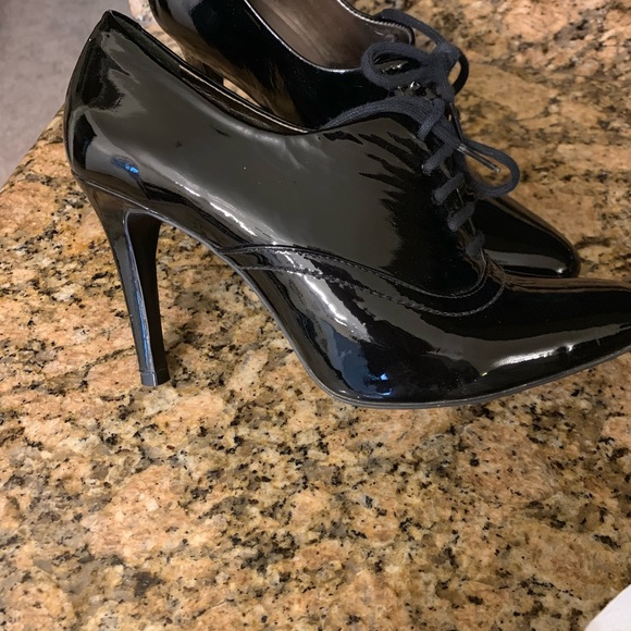 Gorgeous 8.5 M black patent spectators - Picture 8 of 8